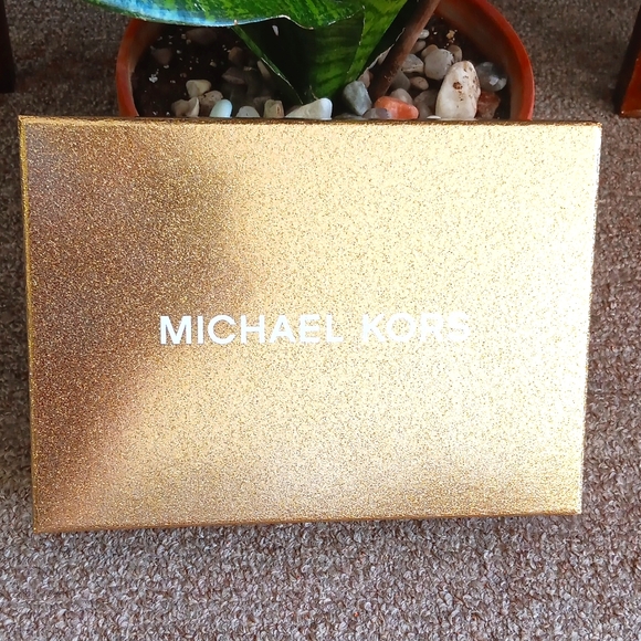 Micheal Kors Belt Bag Size S/M NIB FREE SHIPPING‼️ - Picture 4 of 5